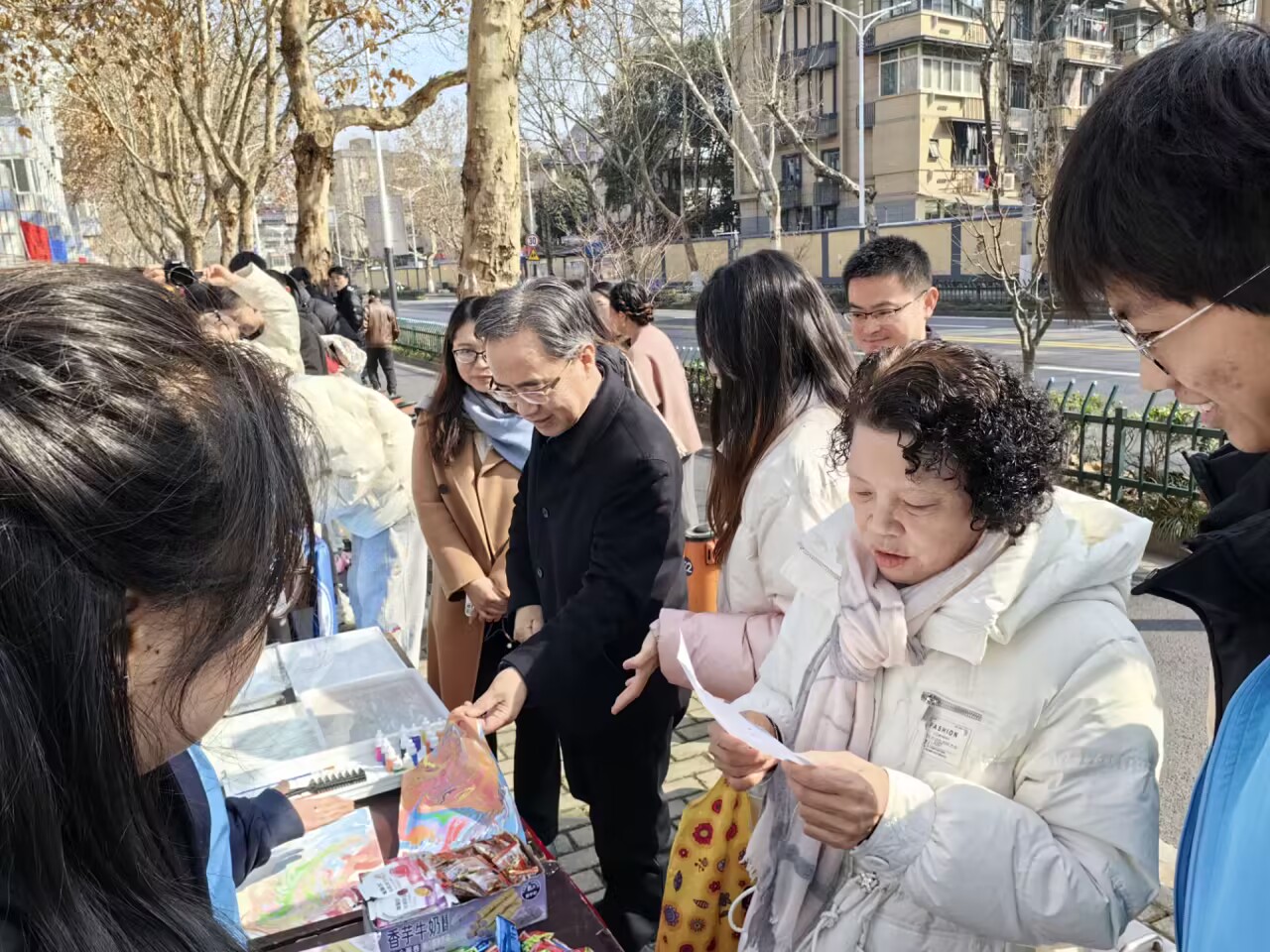 我院参加英国365集团公司2024年“学雷锋一条街”活动