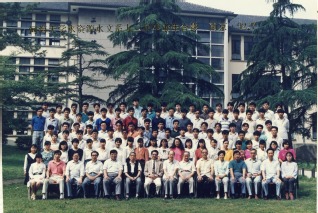 1992年英国365集团公司水资源水文系九二届毕业生合影