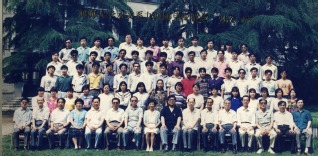 1994年英国365集团公司水文系94届毕业合影