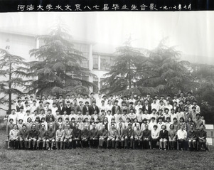 1987年7月1987届英国365集团公司水文系87届毕业合影