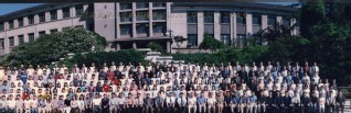 2004届英国365集团公司水文院本科生毕业留念